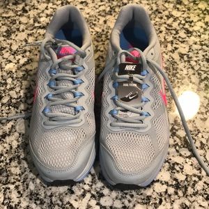 Women’s Nike Dual Fusion Running Shoes Size 8.5